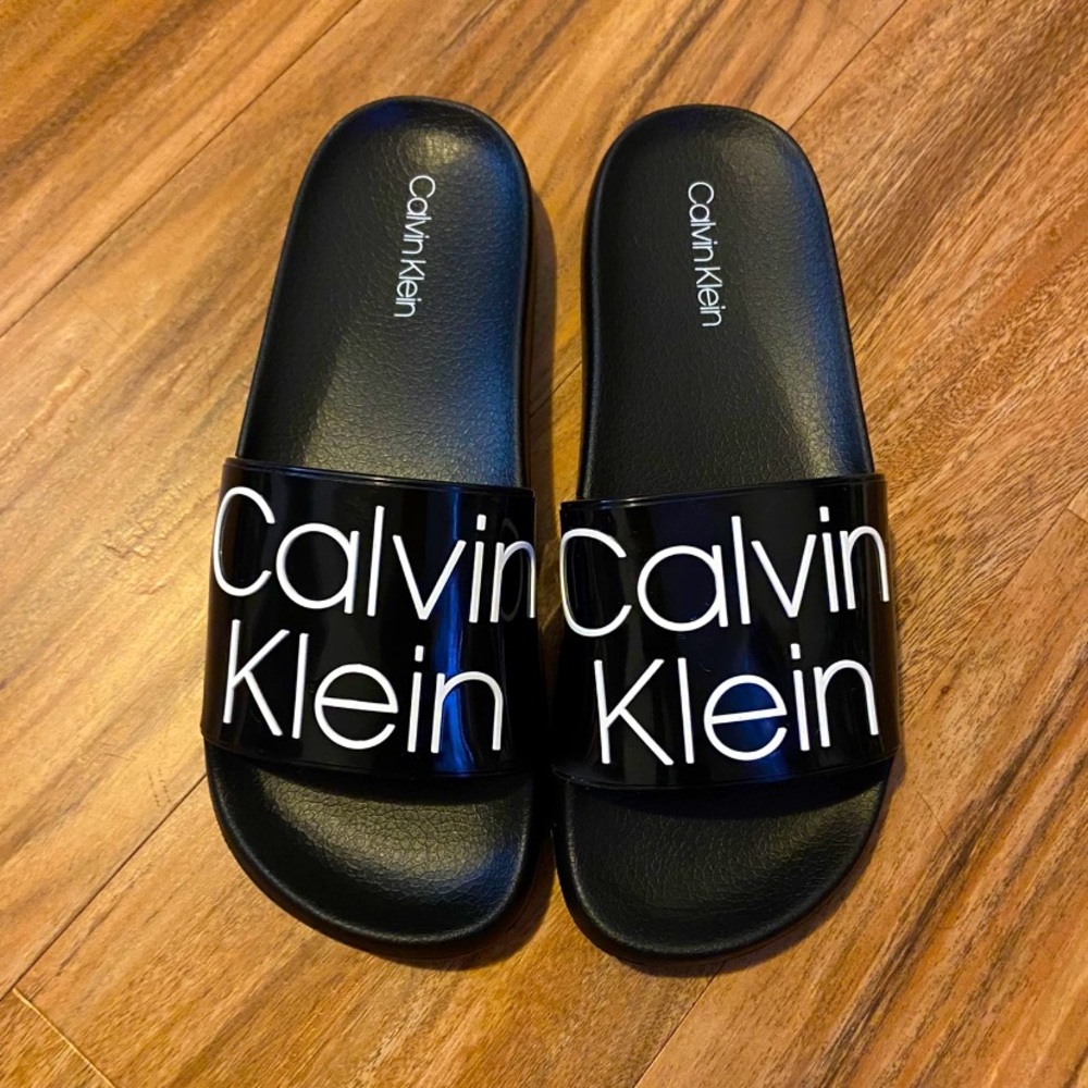 NEW Calvin Klein Black and white lettering slides